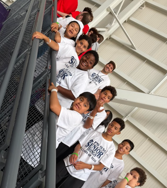 5th graders on their senior trip to Nickelodeon Universe.
