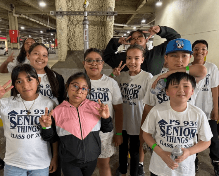 5th graders on their senior trip to Nickelodeon Universe.