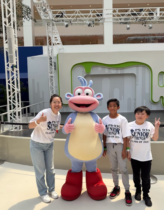 5th graders on their senior trip to Nickelodeon Universe.