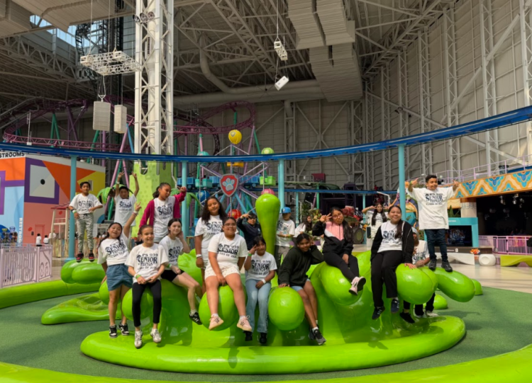 5th graders on their senior trip to Nickelodeon Universe.