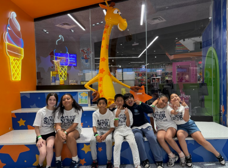 5th graders on their senior trip to Nickelodeon Universe.