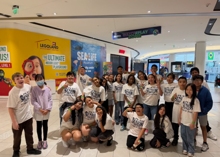 5th graders on their senior trip to Nickelodeon Universe.